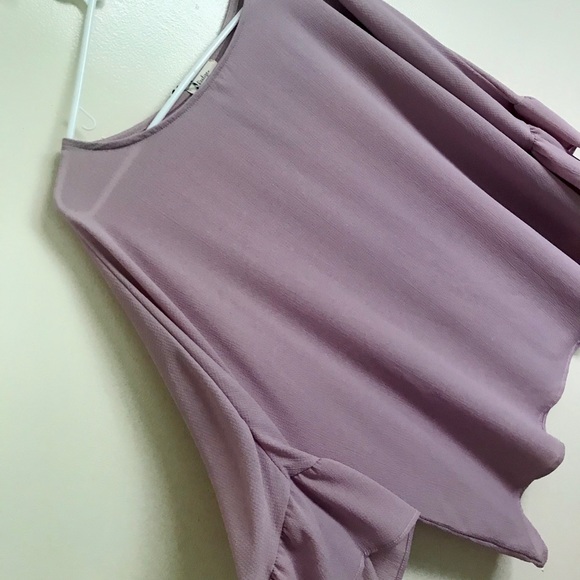 🌿 𝚙𝚕𝚞𝚜 𝚛𝚞𝚏𝚏𝚕𝚎 𝚋𝚕𝚘𝚞𝚜𝚎 - Picture 2 of 2